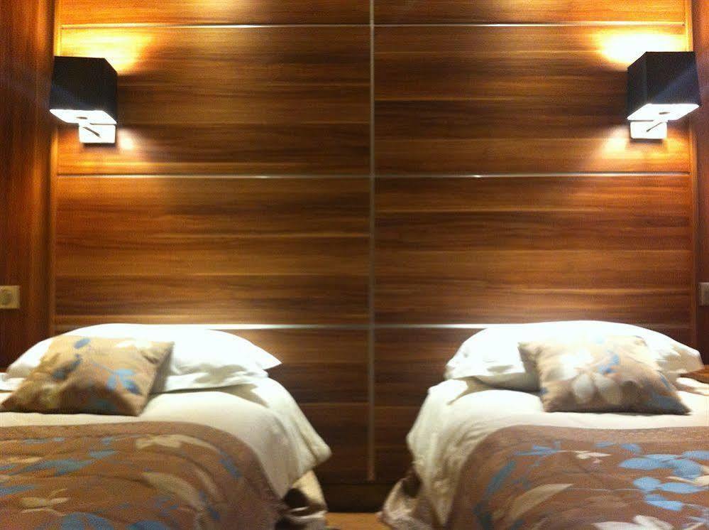 Hotel Novel Restaurant La Mamma Annecy Buitenkant foto