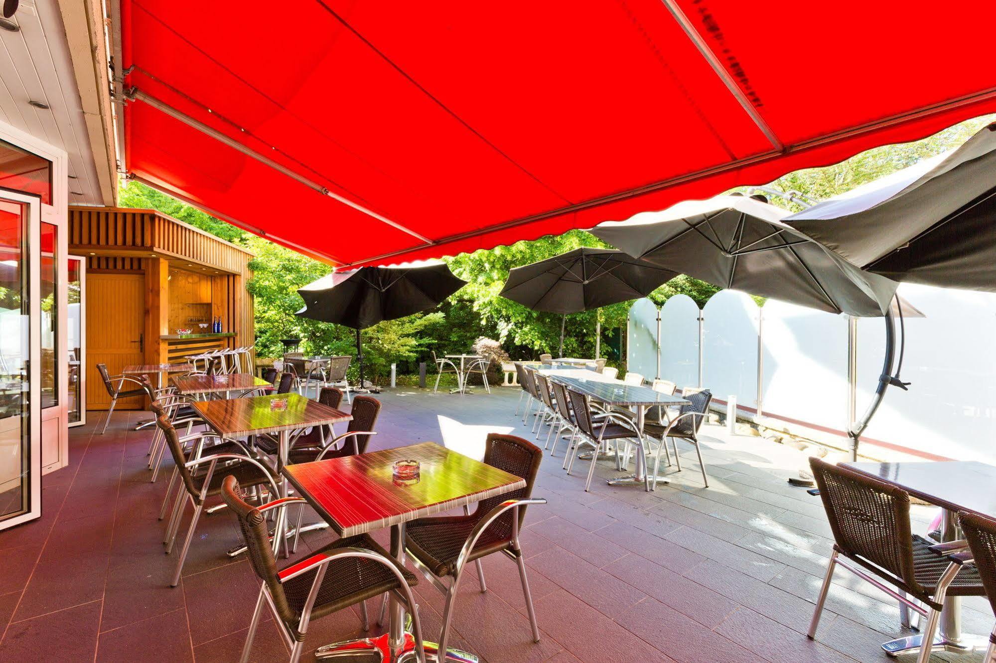 Hotel Novel Restaurant La Mamma Annecy Buitenkant foto